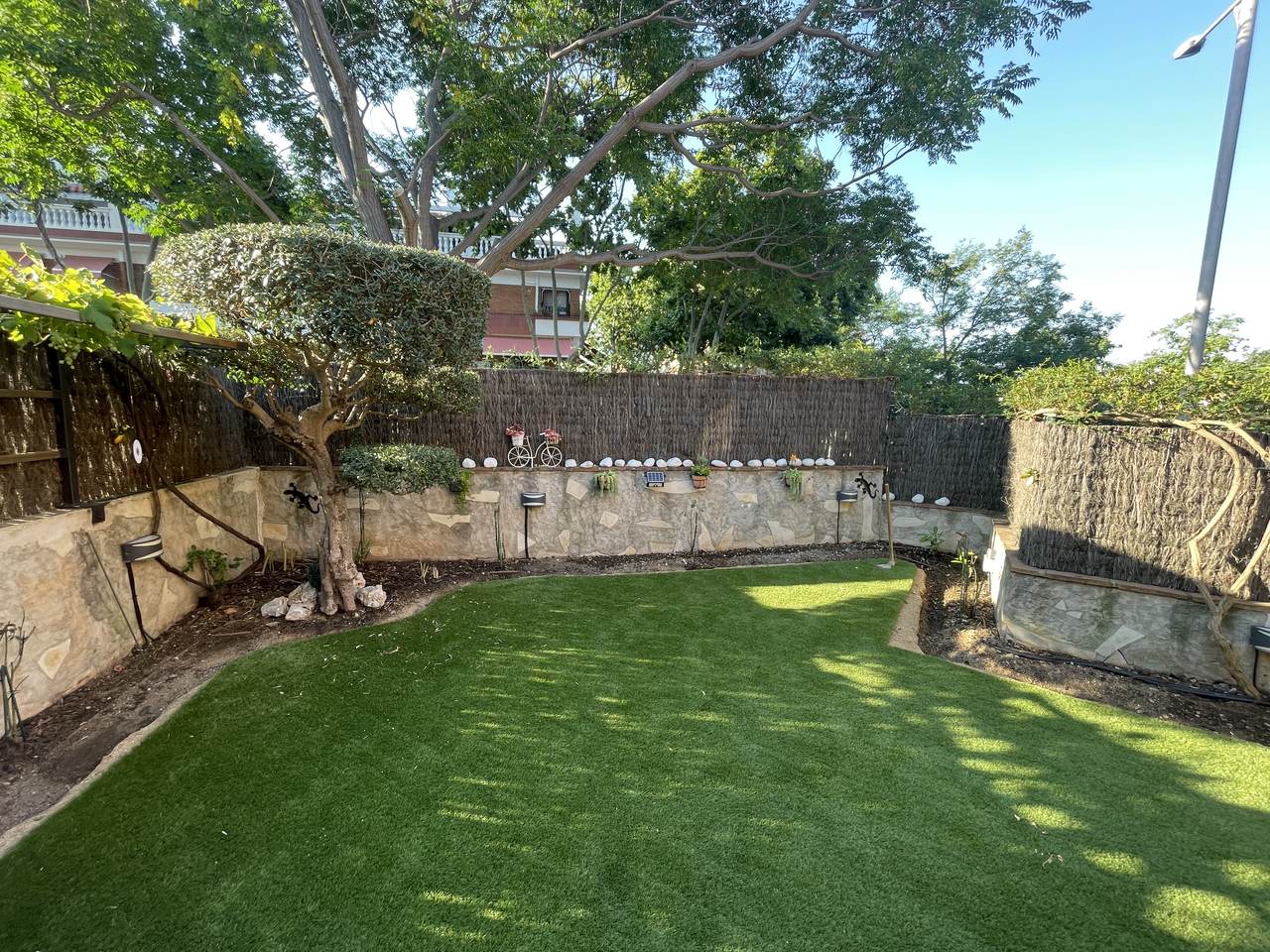 Jardinera de obra y desagües en Santa Coloma de Gramenet - imagen 1