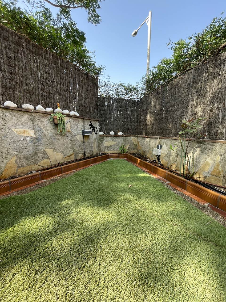 Jardinera de obra y desagües en Santa Coloma de Gramenet - imagen 10