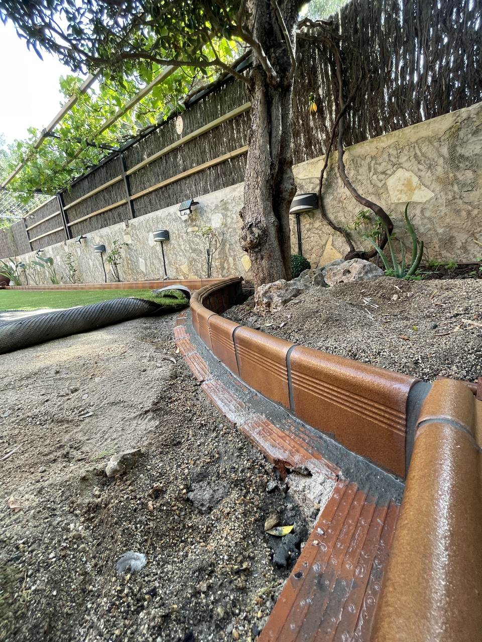 Jardinera de obra y desagües en Santa Coloma de Gramenet - imagen 11