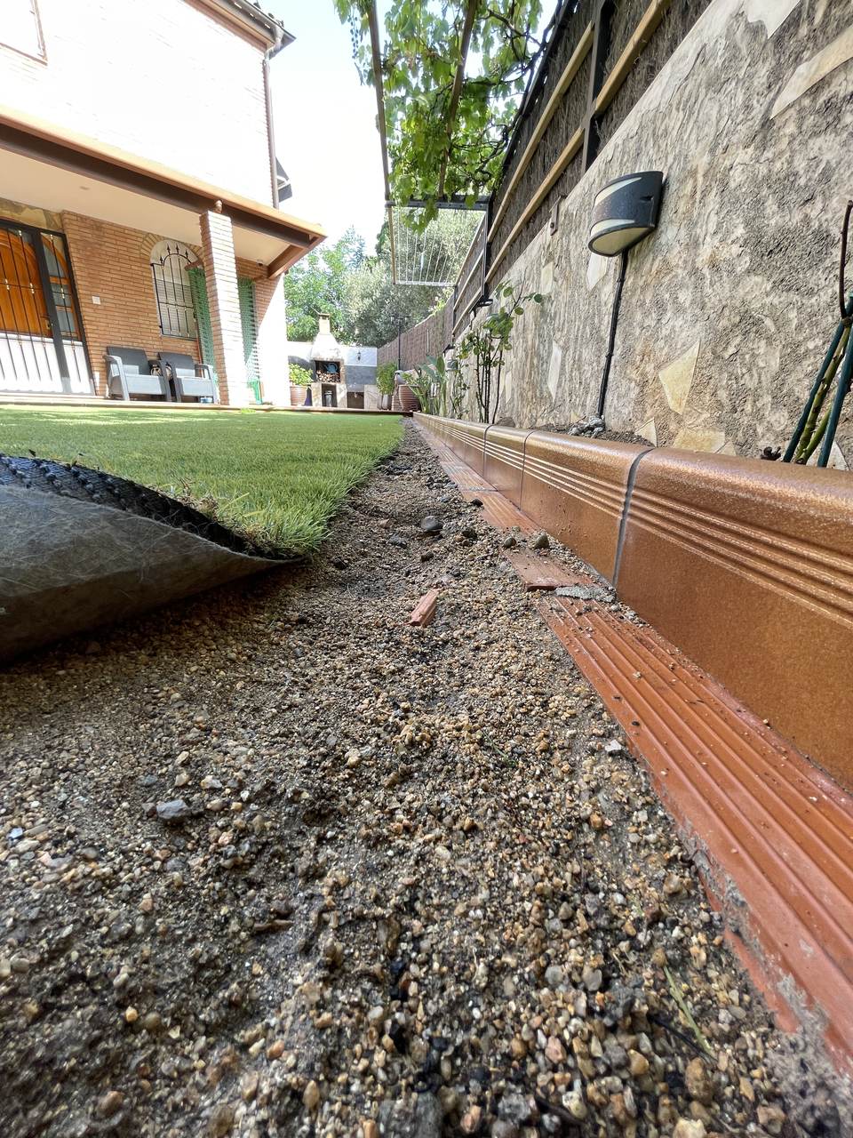 Jardinera de obra y desagües en Santa Coloma de Gramenet - imagen 12
