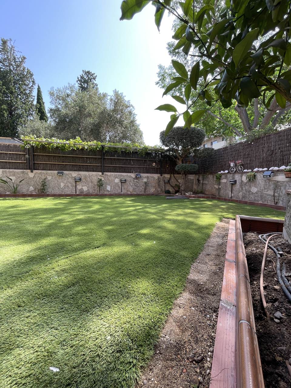Jardinera de obra y desagües en Santa Coloma de Gramenet - imagen 13