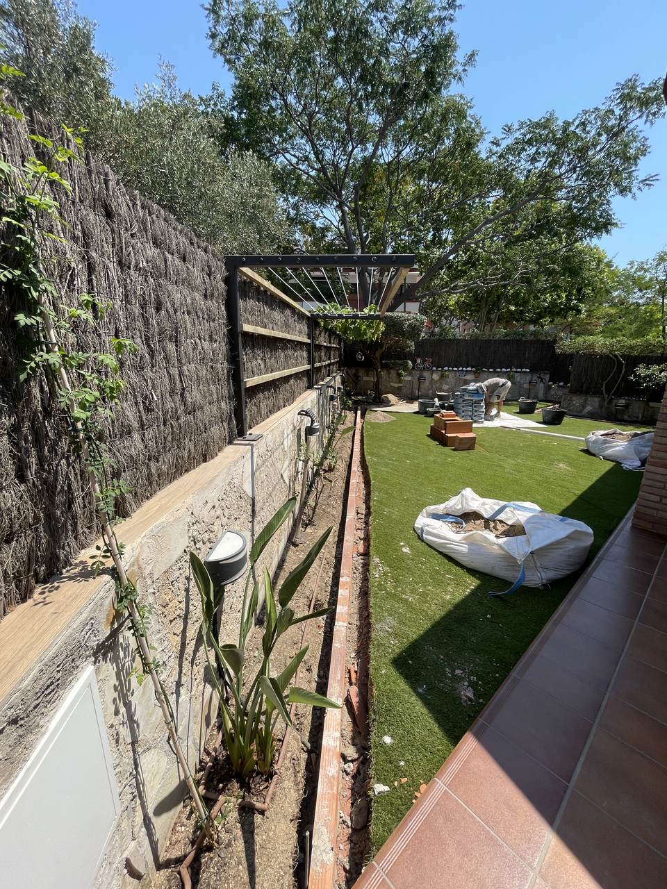 Jardinera de obra y desagües en Santa Coloma de Gramenet - imagen 4