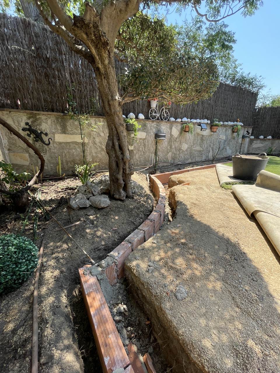 Jardinera de obra y desagües en Santa Coloma de Gramenet - imagen 5
