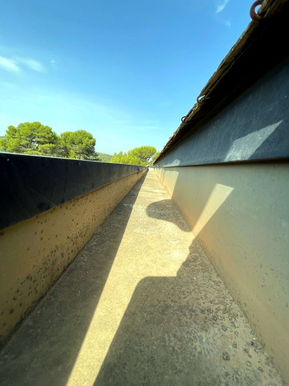 Limpieza de cubierta y reparación de pizarra en Sant Cugat del Vallès - imagen 6
